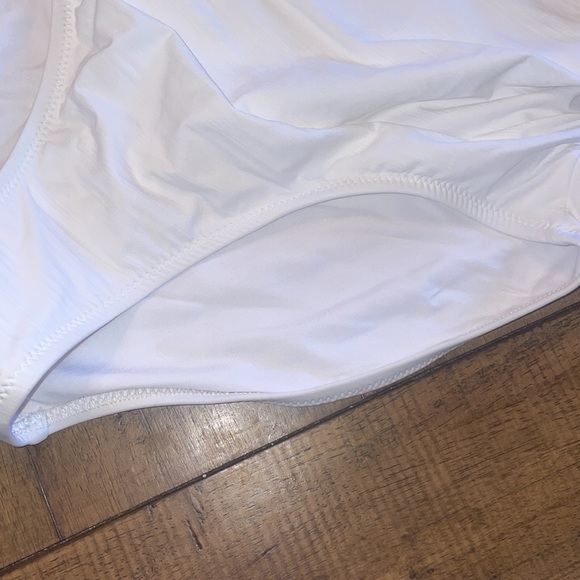 Helen Jon White 1 pc Elegant Swimsuit NWT sz XL - Picture 3 of 10